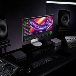 LG UltraFine EVO 32U990A-S - Product Image 1